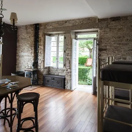 Casa Peltre * 萨里亚